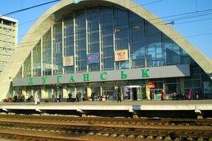 Поезда объезжают Луганск