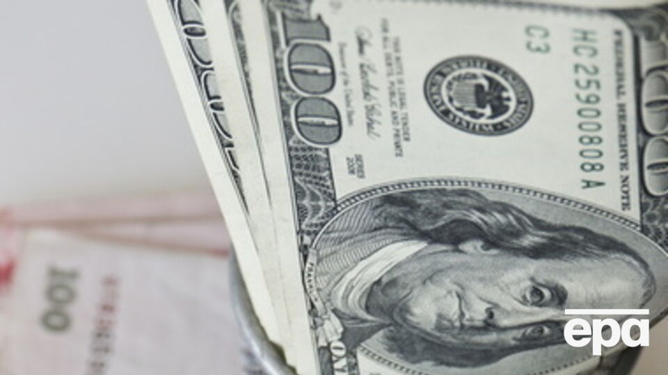 Гривна стремительно теряет позиции