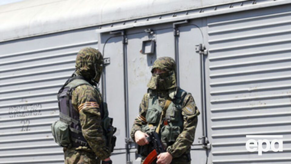 Боевики покидают Торез, утверждают украинские власти