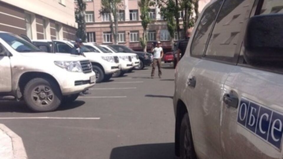 Эксперты второй день подряд не могут попасть в зону крушения самолета