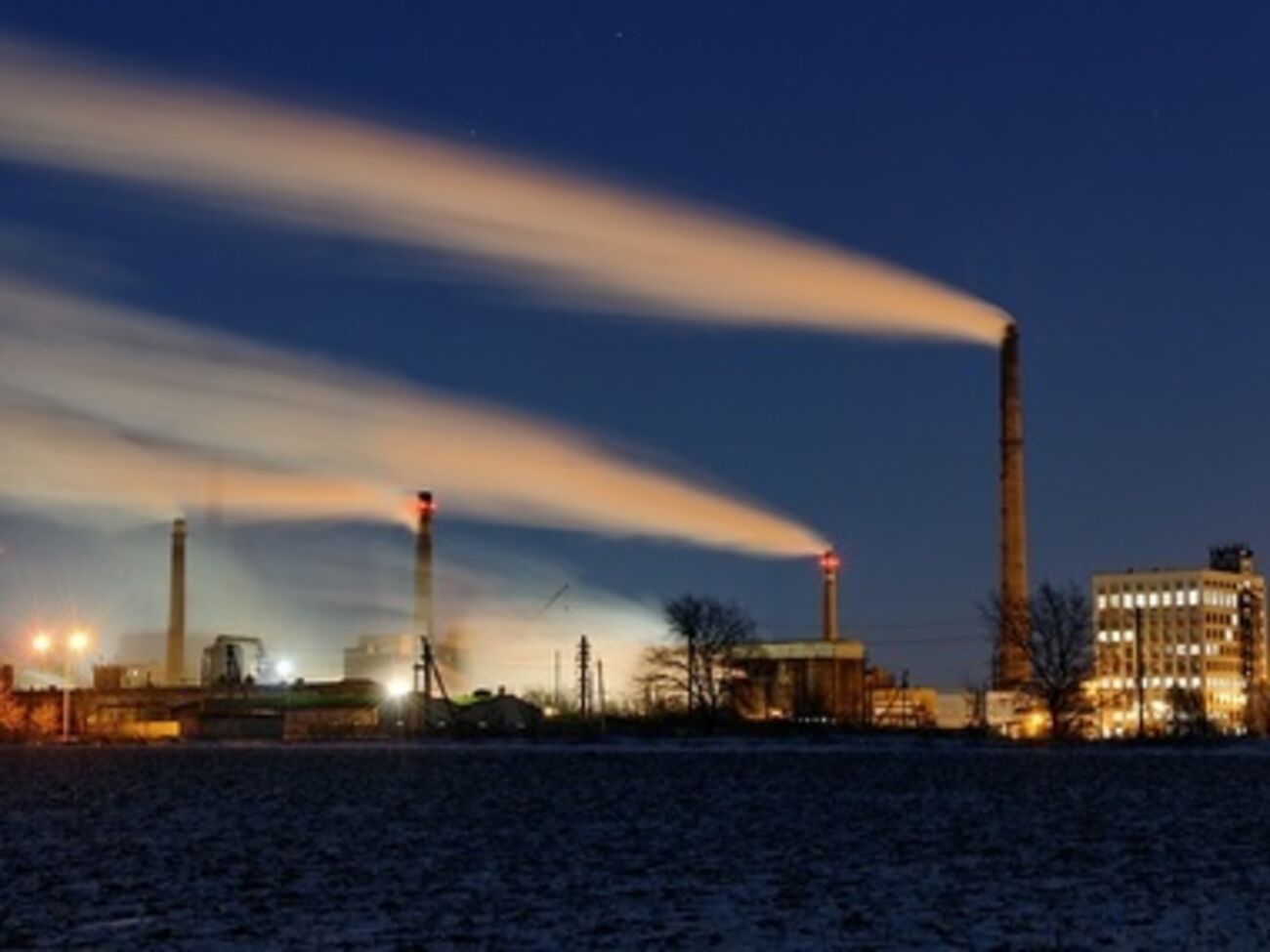 Аварийная бригада не может починить разрыв из-за боевых действий