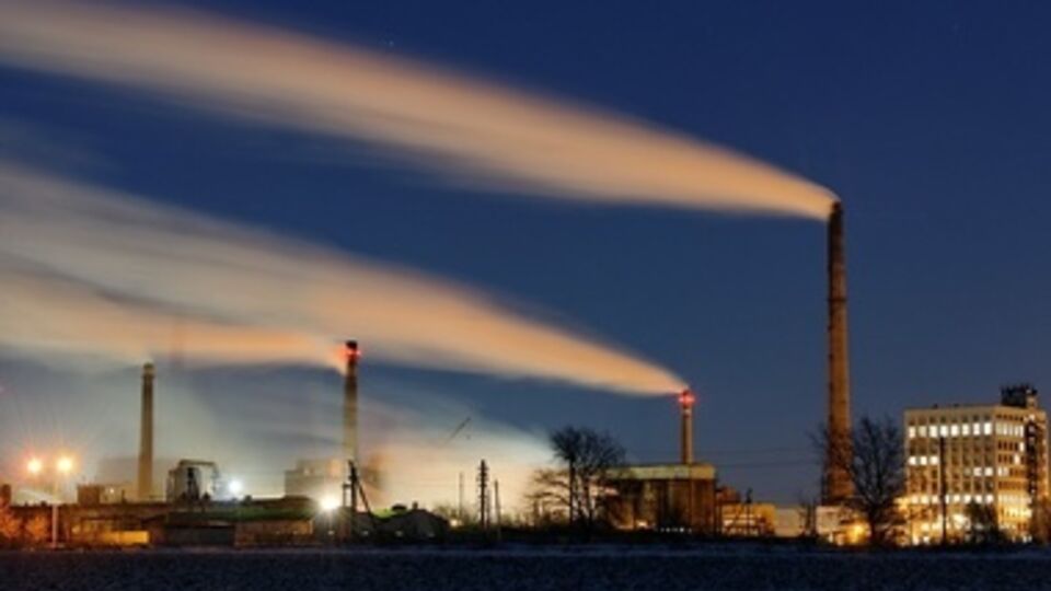 Аварийная бригада не может починить разрыв из-за боевых действий