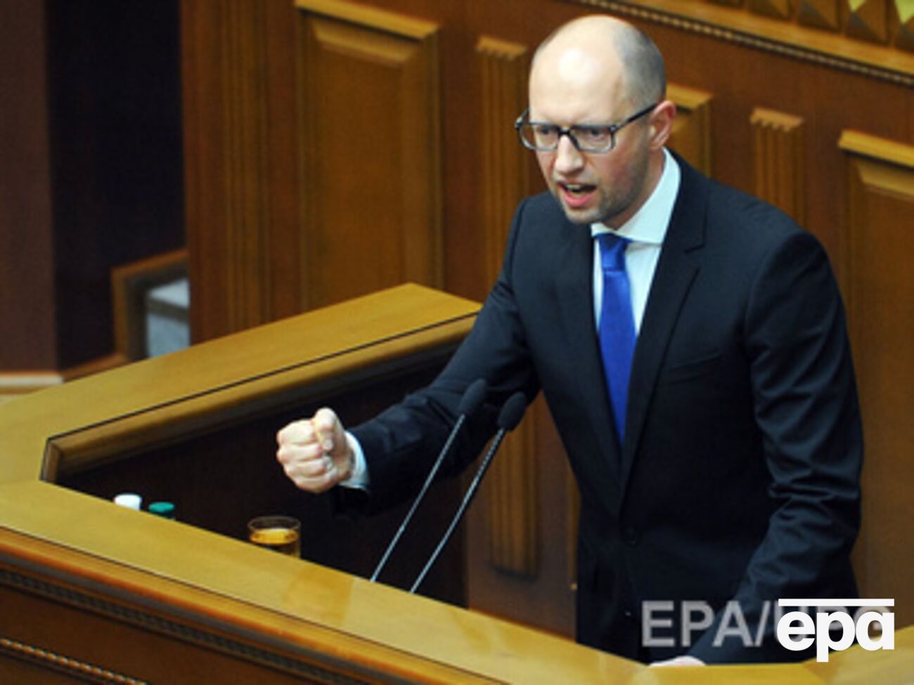 Яценюк заверил, что найдет деньги для армии и без решения Рады