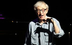 Мюзикл был поставлен по сценарию Вуди Аллена