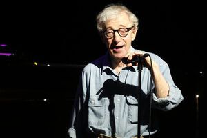 Мюзикл был поставлен по сценарию Вуди Аллена