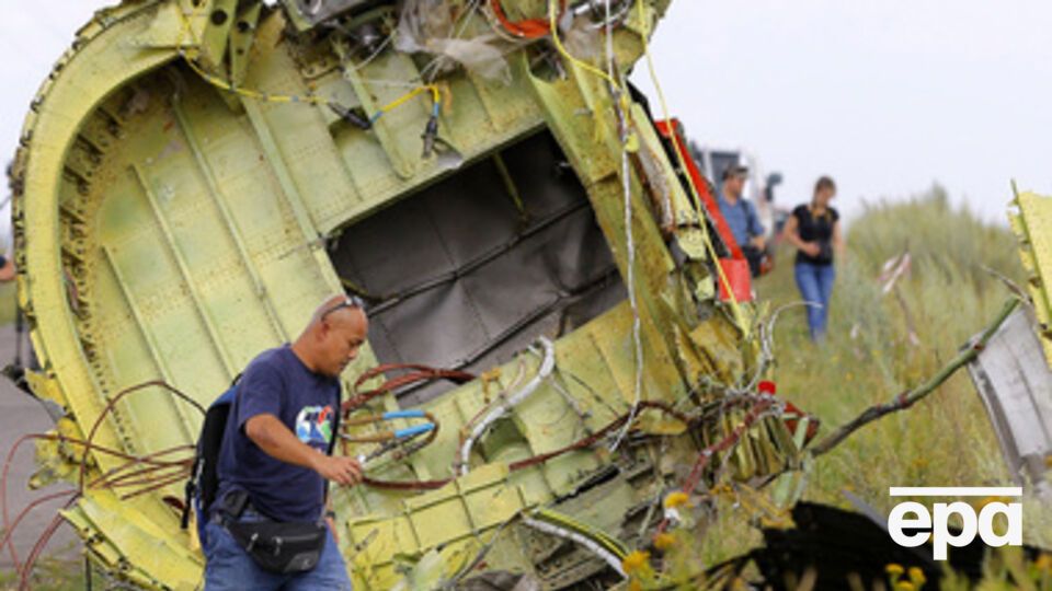 Эксперты второй день подряд не могут попасть в зону крушения самолета