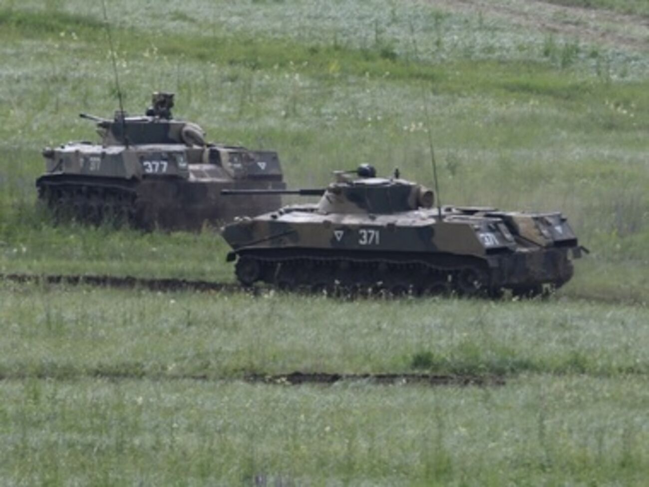 Возле границы с Украиной находится российская авиация и тяжелая военная техника