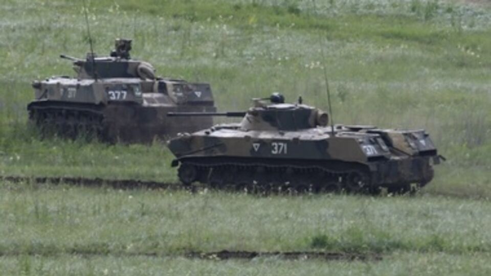 Возле границы с Украиной находится российская авиация и тяжелая военная техника