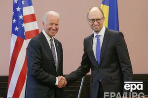 Байден поговорил с Яценюком