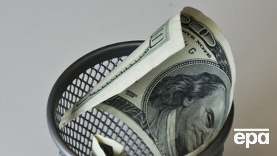 Доллар на межбанке стабилизировался