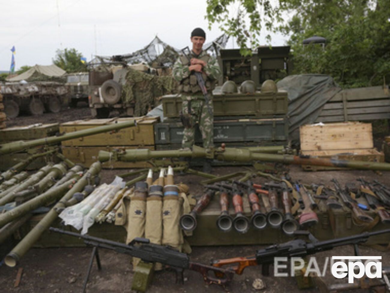 Основная часть помощи --- материально-техническое обеспечение солдат