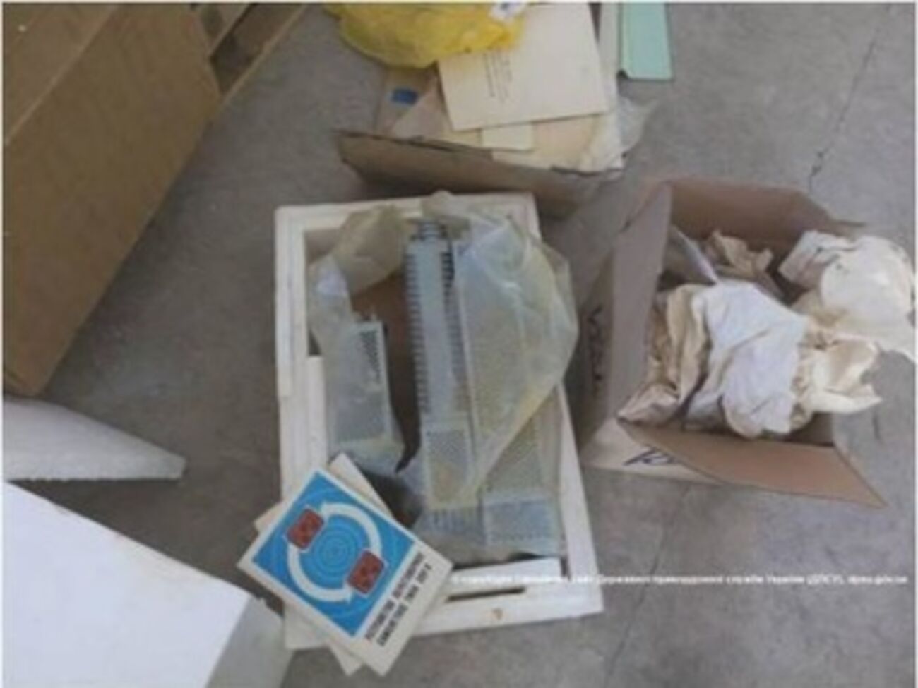 Посылка состояла из 34 ящиков с разнообразными товарами