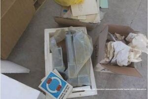 Посылка состояла из 34 ящиков с разнообразными товарами