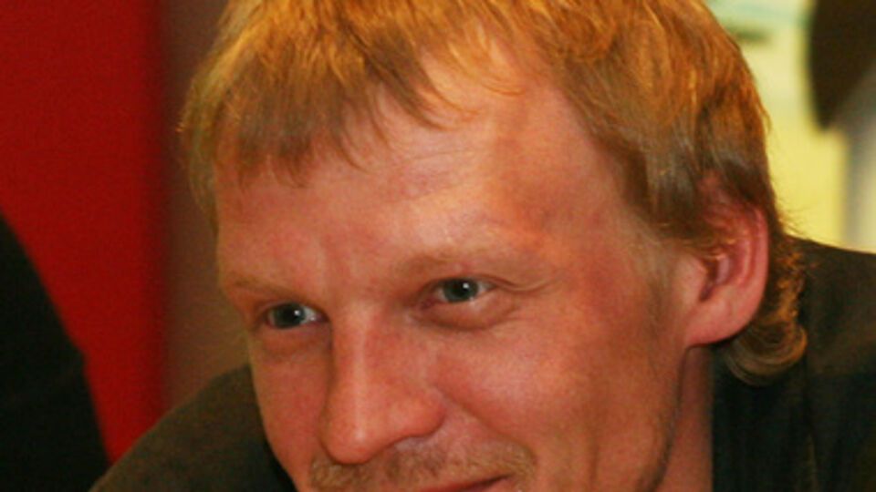 Актер будет приезжать в Россию по рабочей визе