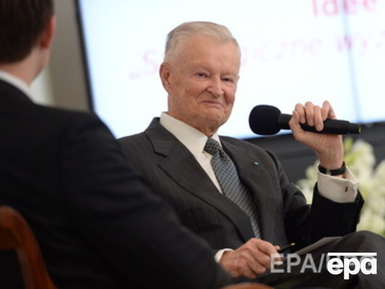 Перед нами мир, в котором творятся чудовищные передряги, царят разрозненность и неопределенность, считает Бжезинский