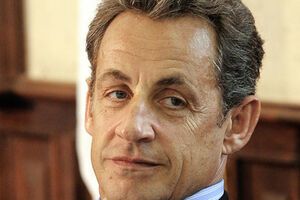 Саркози отвергает все обвинения и считает дела против него политически мотивированными
