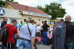 Российские власти намерены перевезти на паромах в Крым более трех миллионов туристов