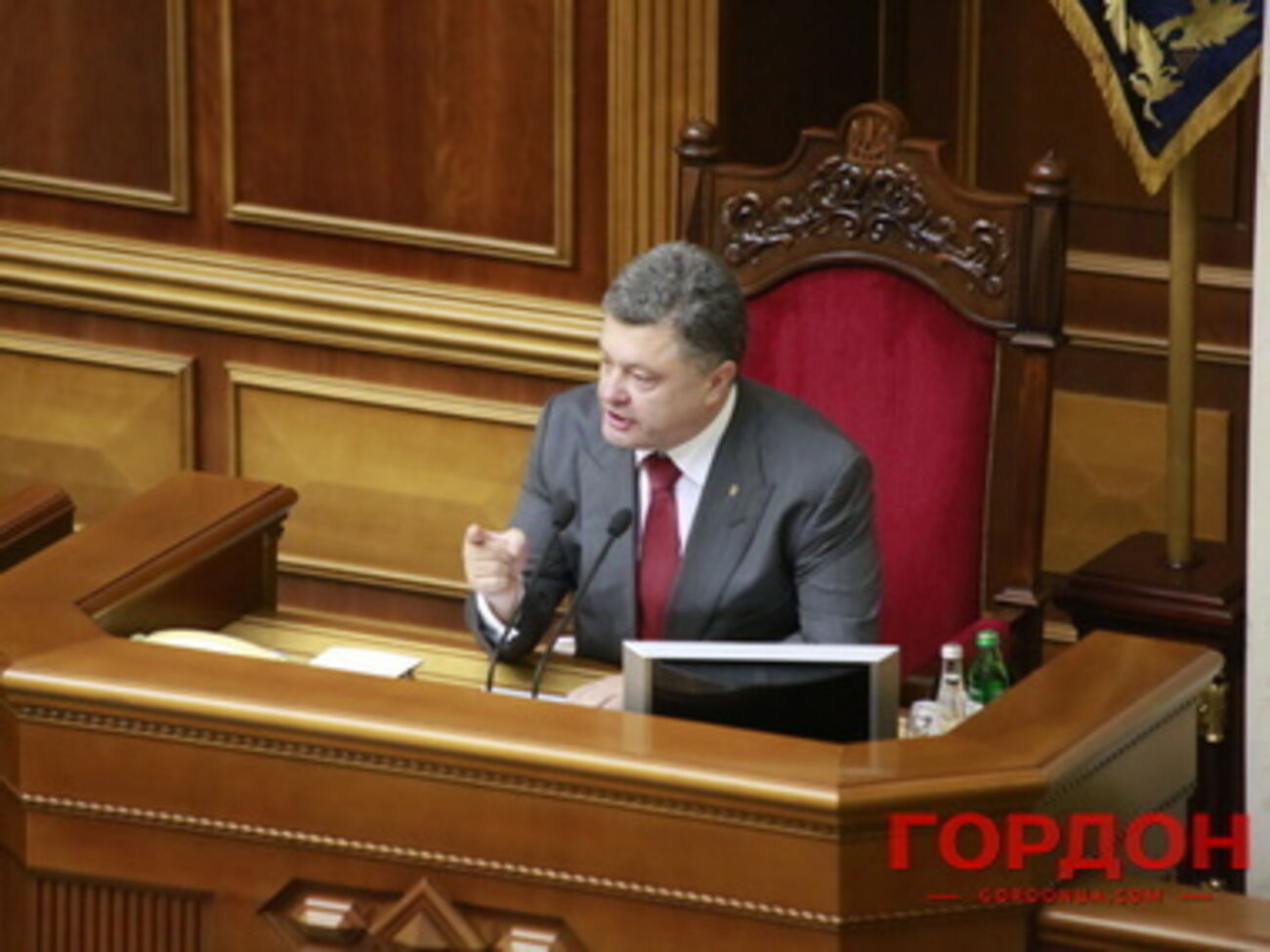 Конституция --- мощная вакцина от федерализации, считает Порошенко