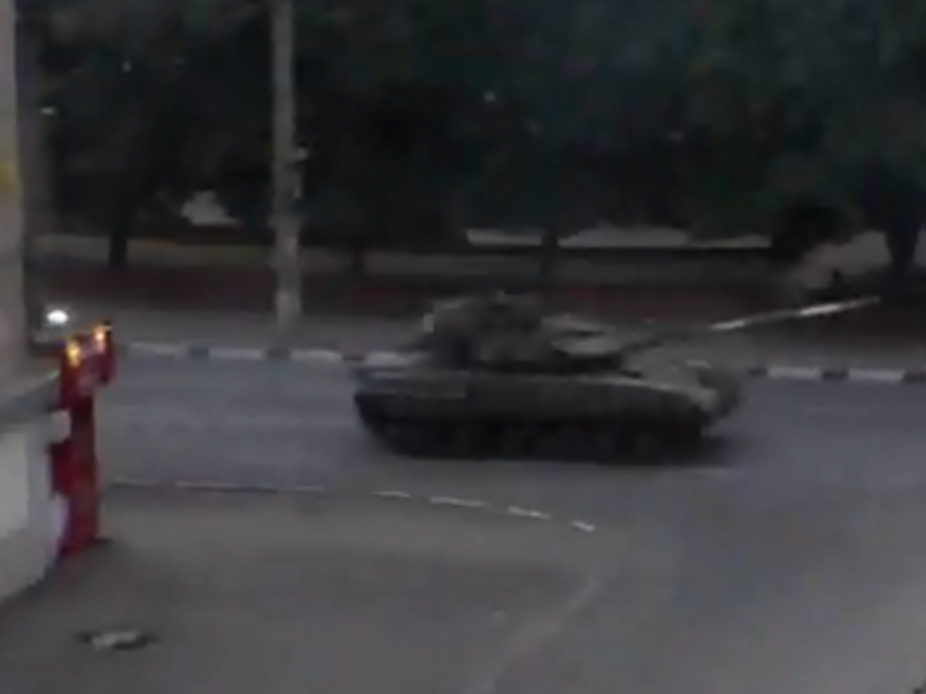 Военная техника на улицах Краснодона