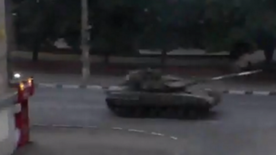 Военная техника на улицах Краснодона