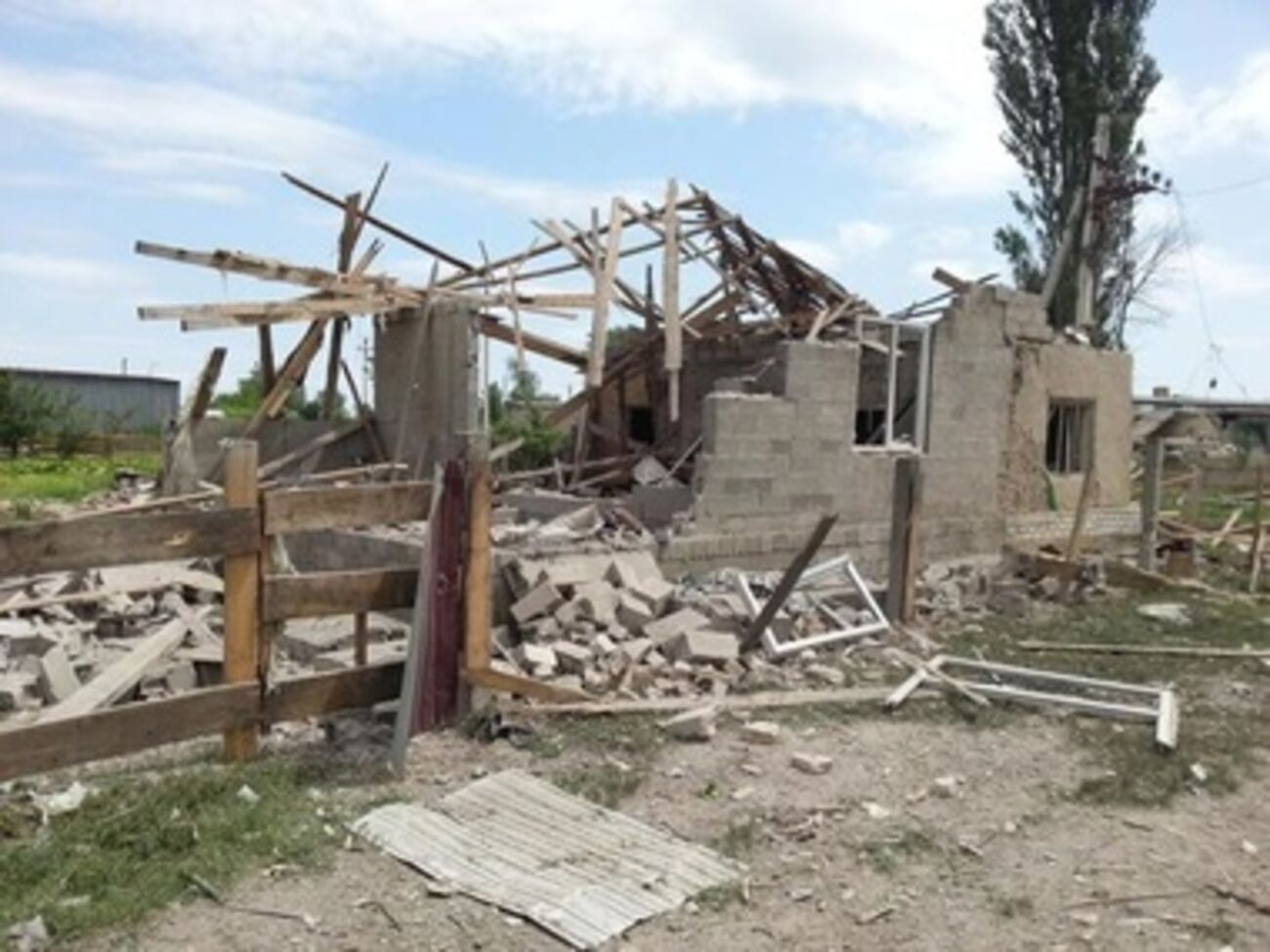 Последствия обстрела Станицы Луганской
