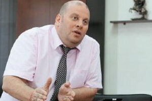 Российский казачий атаман Валерий Попов ехал на Донбасс и призывал присоединяться всех, кто "специализируется на бронетехнике"