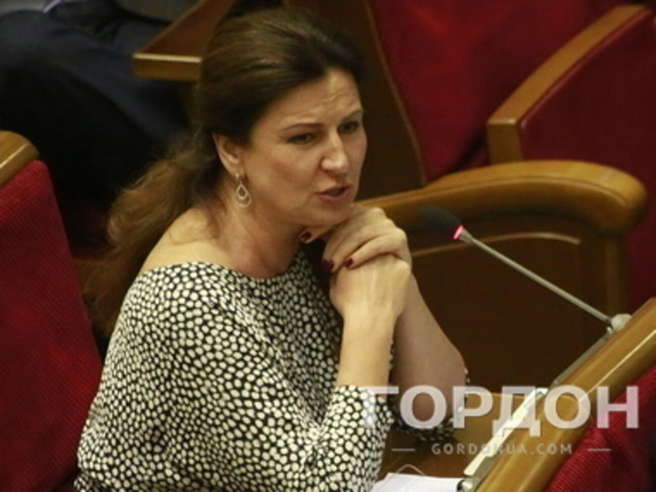 Этот парламент ни при каких условиях не хочет расставаться со своими депутатскими креслами, считает Богословская.