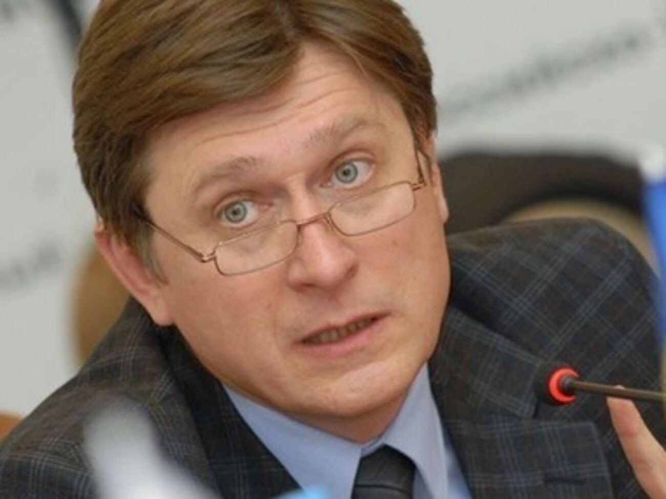 Владимир Фесенко считает, что Россию удается сдерживать благодаря санкциям