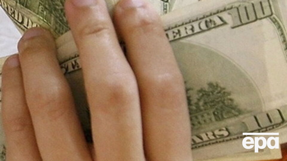 Гривна теряет свои позиции