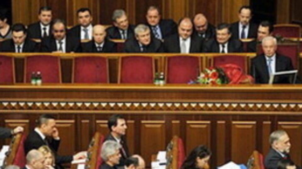 Последствия обстрела террористами жилого квартала в Луганске. Видео