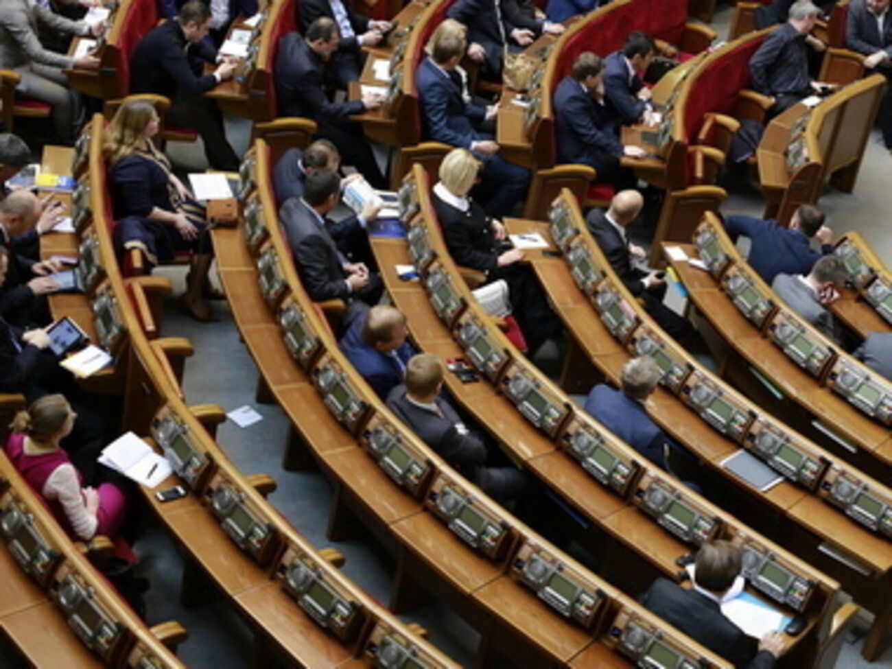 24 июля из-за провала в парламенте трех законопроектов и распада коалиции премьер-министр Арсений Яценюк подал в отставку