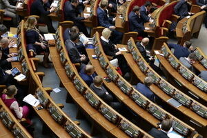 24 июля из-за провала в парламенте трех законопроектов и распада коалиции премьер-министр Арсений Яценюк подал в отставку