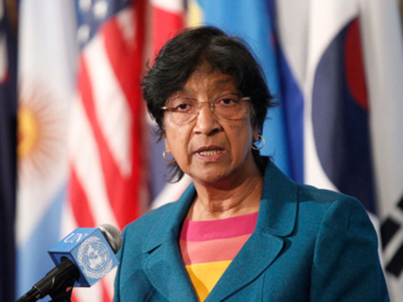 Нави Пиллей снова призвала остановить насилие на Донбассе