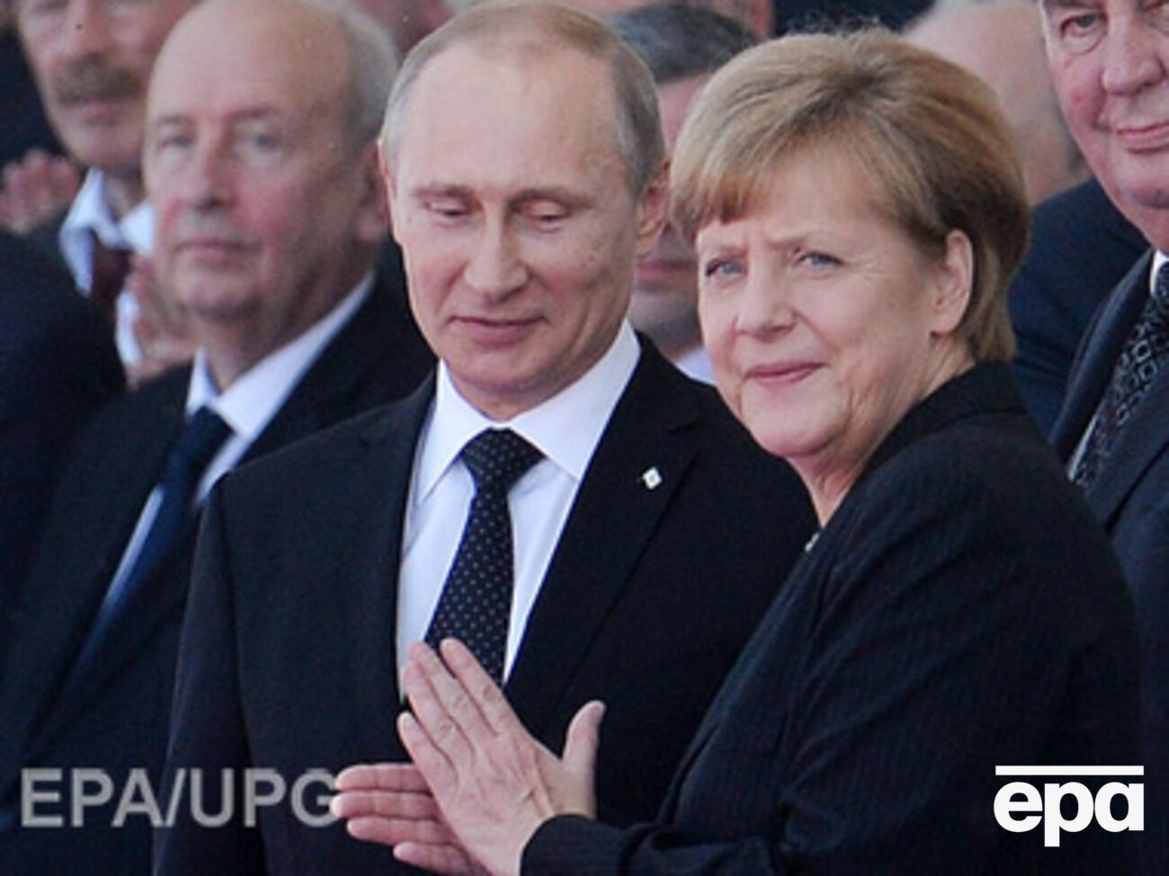 Источники издания утверждают, что Путин и Меркель воплотят свой план в жизнь, как только завершится международное расследование