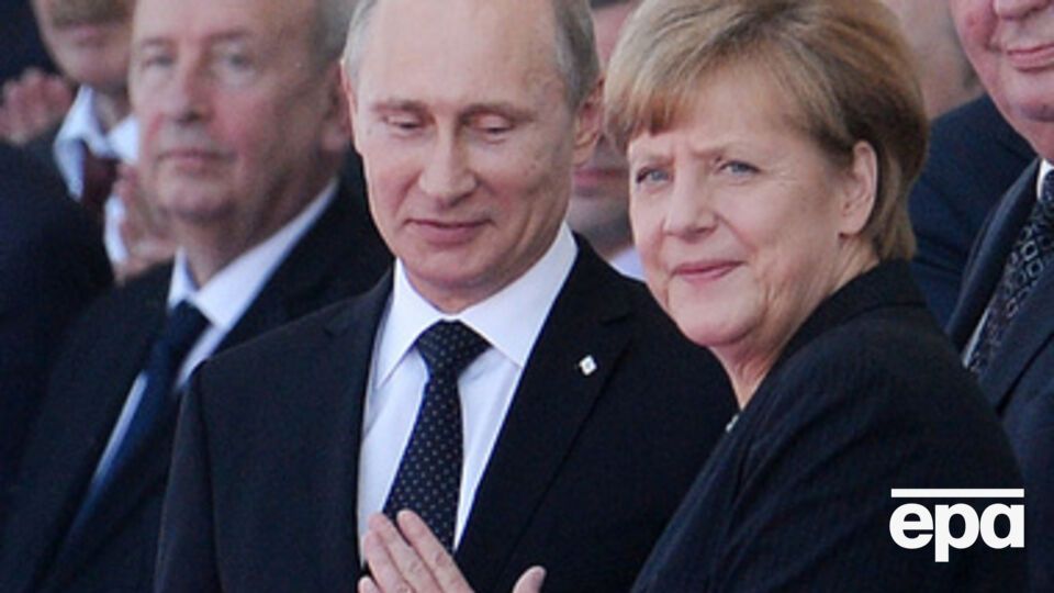 Источники издания утверждают, что Путин и Меркель воплотят свой план в жизнь, как только завершится международное расследование