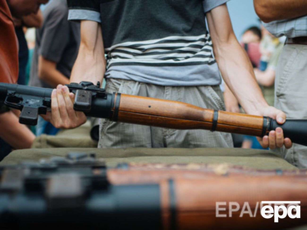 МИД: Россия продолжает передавать вооружение боевикам на востоке Украины