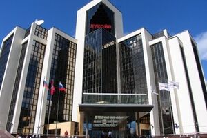 Представители "Правого сектора" с апреля этого года пикетировали АЗС "Лукойла" по всей Украине