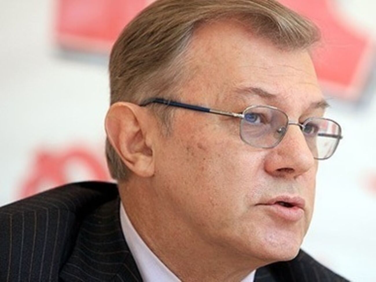 Лановой считает, что НБУ решил включить печатный станок