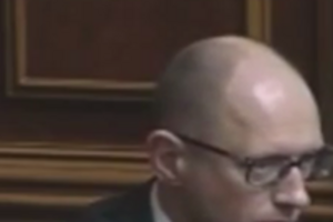 Яценюк: Дефолта не будет!