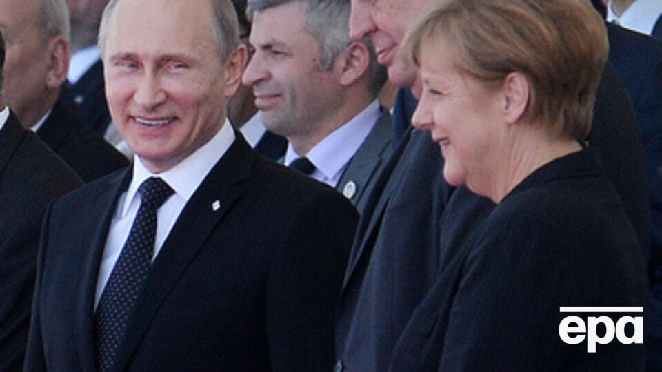 Меркель отрицает тайные договоренности с Путиным