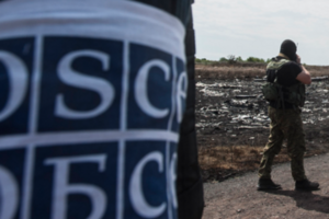 Боевики продолжают ограничивать доступ к месту крушения самолета