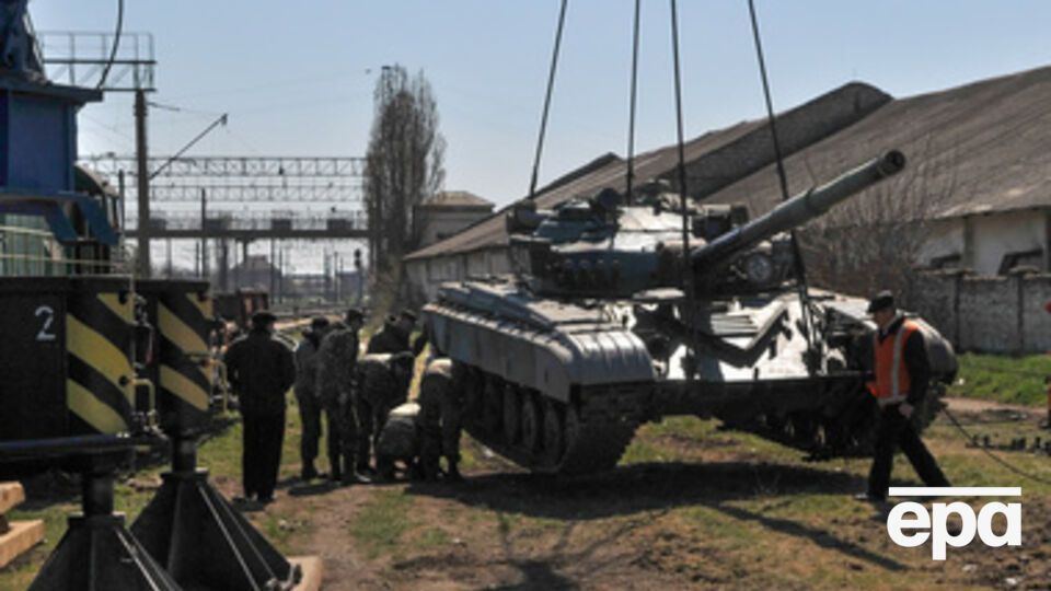 Россия продолжает переправлять технику в Крым