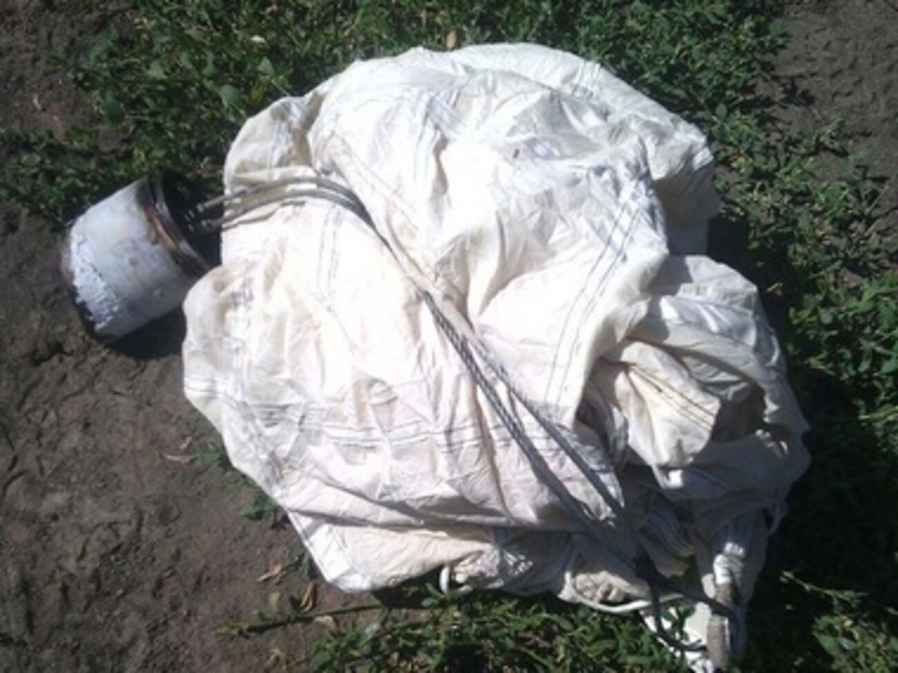 По словам Селезенева, местные жители приняли тепловые ловушки за парашюты