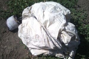 По словам Селезенева, местные жители приняли тепловые ловушки за парашюты