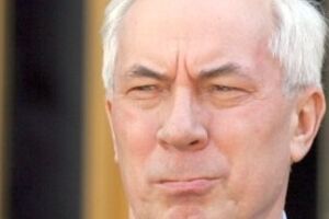 Интернет заполнили фотожабы на тему "Сняли с поезда и отправили в Нацгвардию"