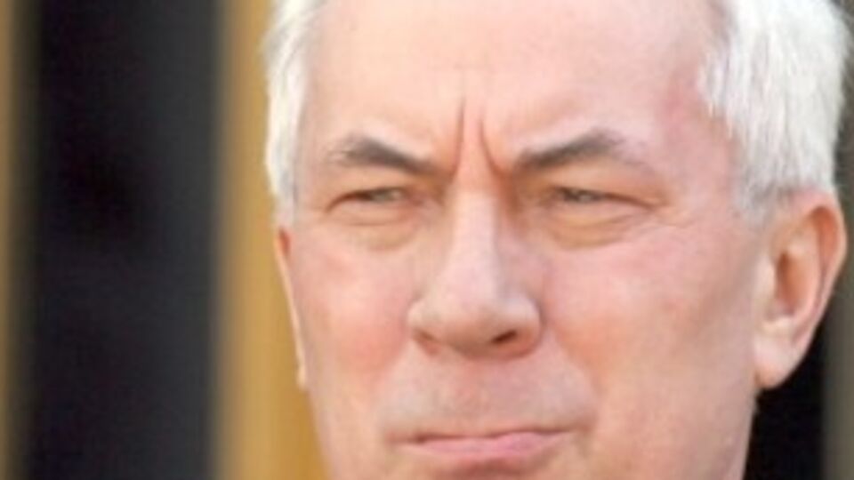 Интернет заполнили фотожабы на тему "Сняли с поезда и отправили в Нацгвардию"