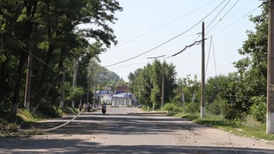 Из-за обстрела не удается востановить линии электропередач