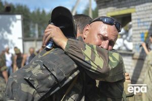 Бойцы остались с одними автоматами против минометов и "Градов", поэтому перешли границу, пишет Бочкала