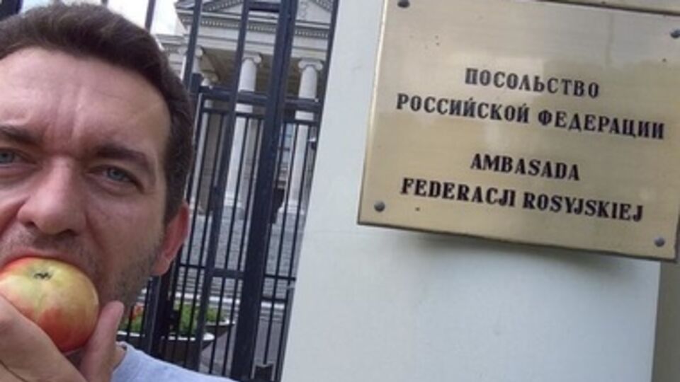 К акции присоединились и возле посольства РФ