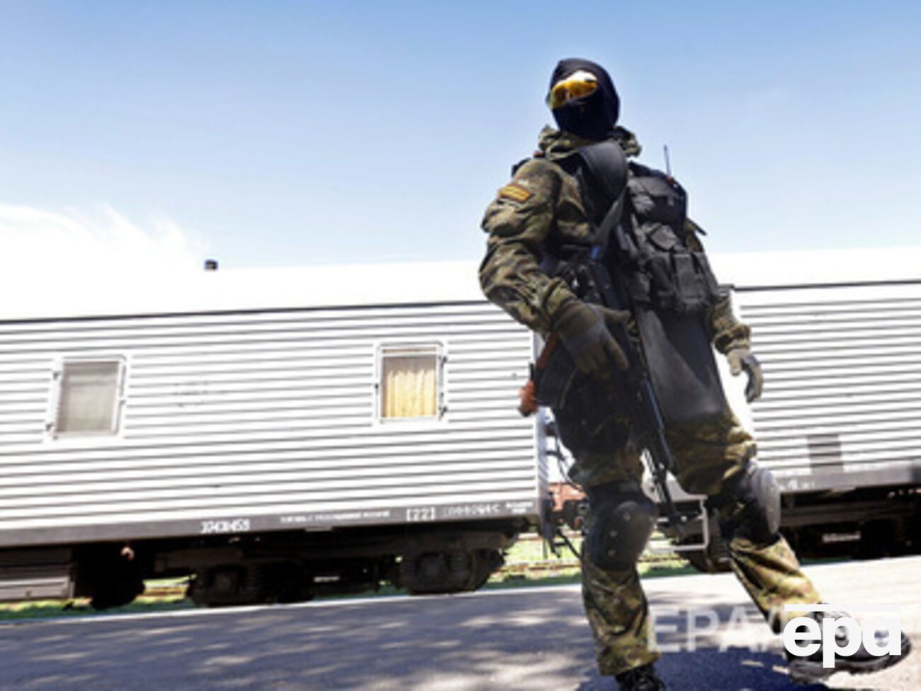 Личные вещи погибших остаются в вагоне на станции Торез